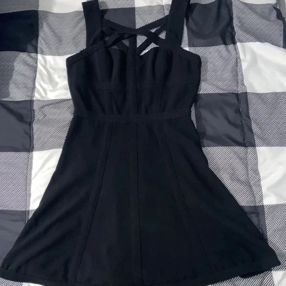 Elena Gilbert - Nina Dobrev Vampire Diaries Dress Lucy Hale - Aria Montgomery - Picture 2 of 5